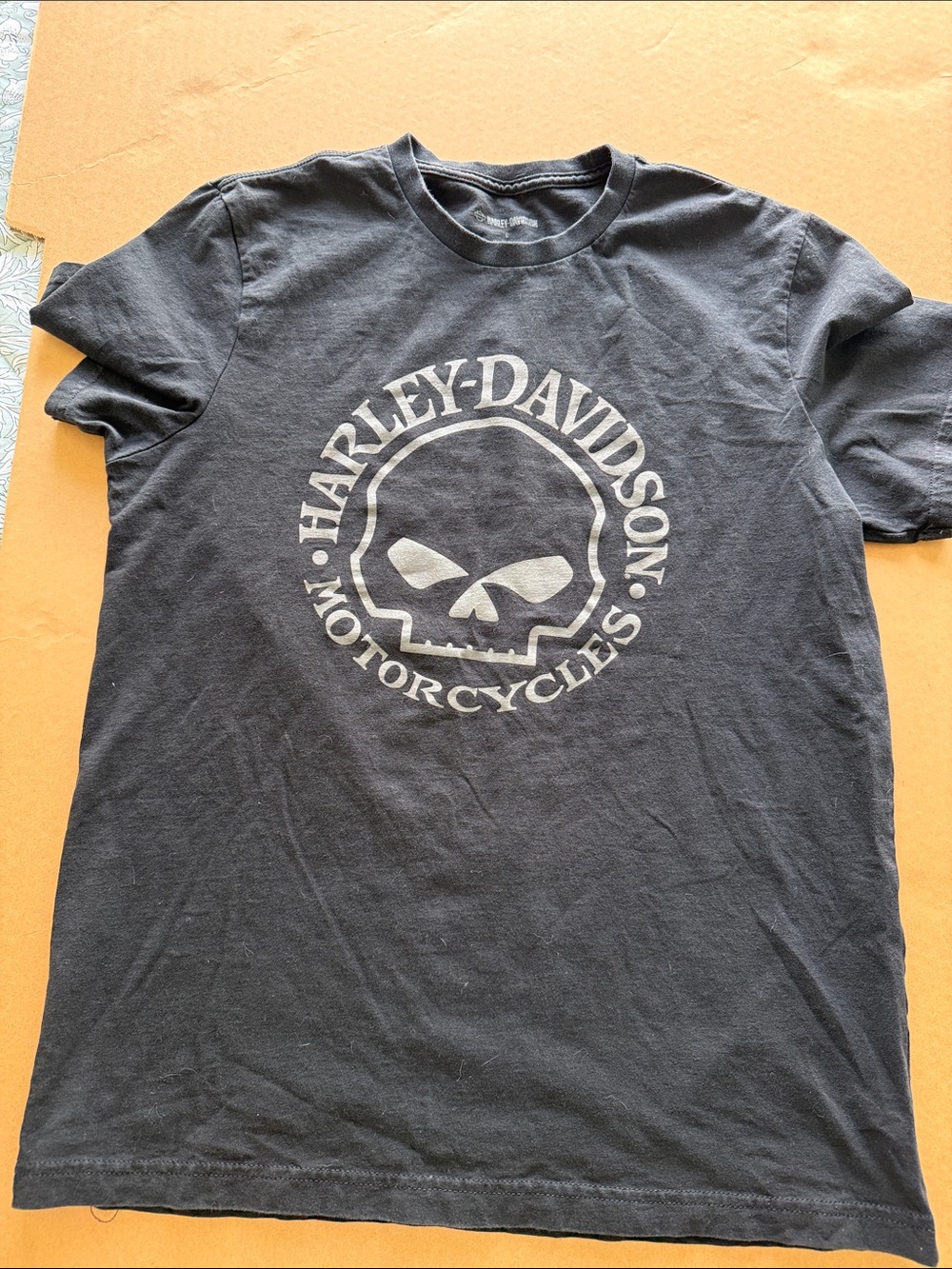 Harley-Davidson Black Tee with White Skull Emblem -SIze L